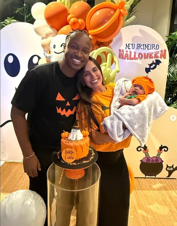 Thiaguinho e Carol Peixinho comemoram primeiro mesversário de Bento