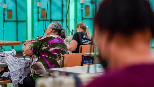 Escola Municipal Celso Charuri abre inscrições para cursos profissionalizantes gratuitos de Panificação, Costura e Informática
