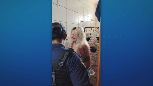 Mulher mata namorado a tesouradas e enterra corpo no quintal em Bebedouro, SP