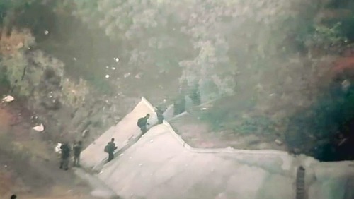 Vídeo mostra fuga de criminosos durante operação contra o Comando Vermelho no RJ