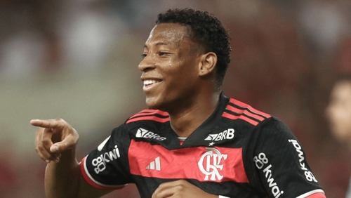 Craque do Flamengo revolta torcedores ao ser flagrado em balada após derrota em campo; entenda!