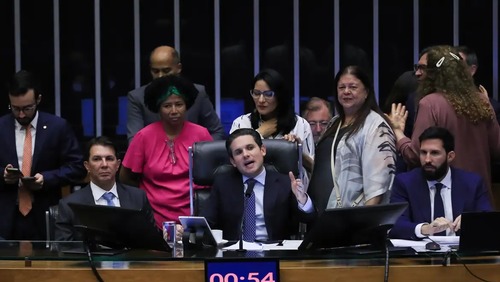 Câmara dos Deputados aprova licença menstrual de até 2 dias