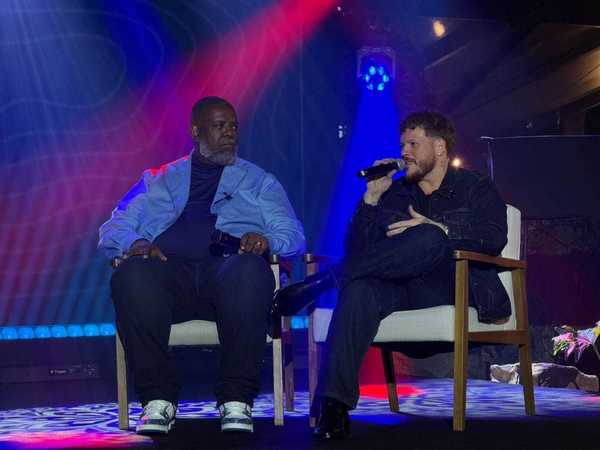 Péricles e Ferrugem prometem emocionar em turnê: 'Lenço na mão e samba no pé'