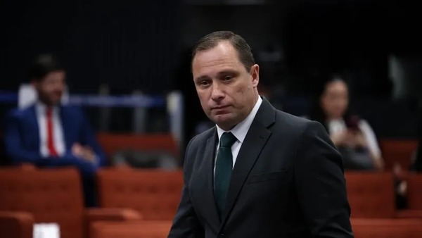 Moraes determina início da pena de Mauro Cid e marca data para retirar tornozeleira