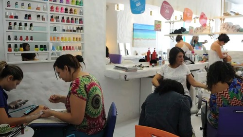 Anvisa proíbe duas substâncias utilizadas em unhas em gel