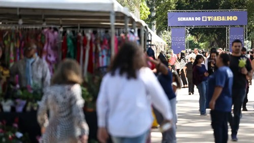 Desemprego no trimestre cai para menor taxa da série histórica