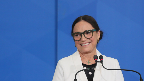 Regina Duarte é “perdoada” e volta à Globo: "independente da política, é uma estrela"