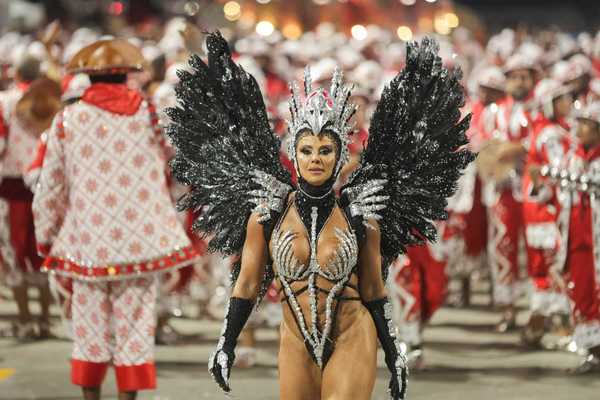 Rainha de bateria há 20 anos, Viviane Araújo diz o que pensa sobre Virginia no Carnaval