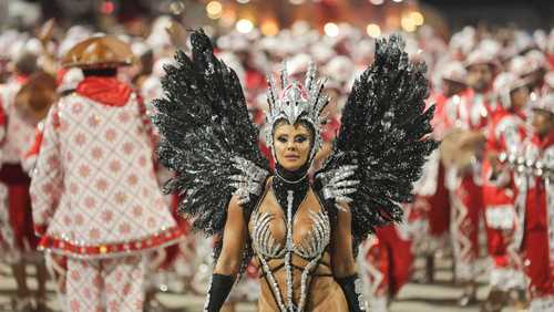 Rainha de bateria há 20 anos, Viviane Araújo diz o que pensa sobre Virginia no Carnaval