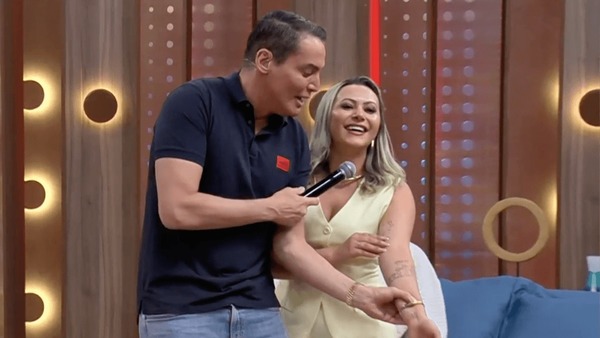 Fã mostra tatuagem feita para Virgínia e Vini Jr e choca Leo Dias: "Carinho por eles"