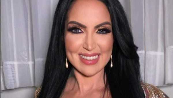 Conheça Elisa Sanches, rainha de bateria que causou polêmica ao dançar sem calcinha