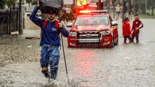 Ciclone extra-tropical traz ventos de até 115 km/h e alerta em cinco estados