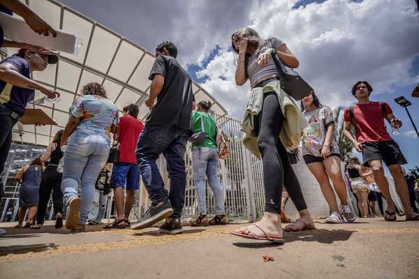 Quase cinco milhões de estudantes farão 1ª parte do Enem no domingo (9)