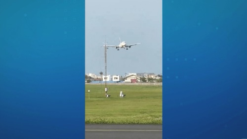 Vídeo: sob ventos fortes, avião faz ‘pouso-caranguejo’ em SC