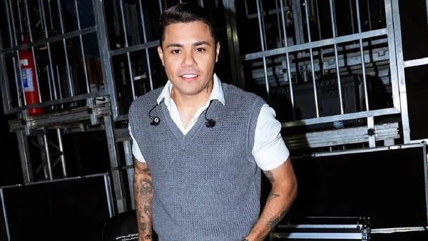 Cantor Felipe Araújo já teve quarto invadido por fã enquanto dormia: "Pensei ser espírito"