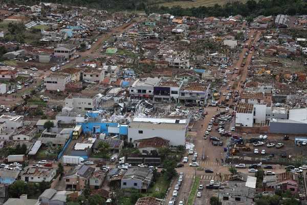 Ministério libera R$ 15 mi para reconstrução de escola e ginásio afetados por tornado no PR