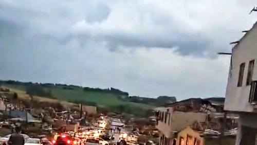 Sobe para sete o número de mortos após passagem de tornado no Paraná