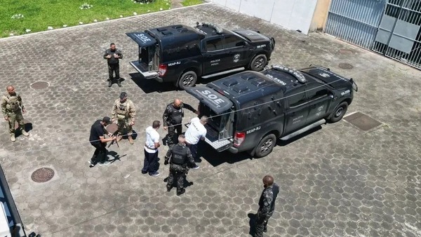 Sete líderes do Comando Vermelho são transferidos para presídios federais
