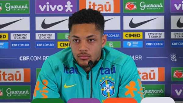 Denunciado pelo STJD, Vitor Roque se defende e não teme suspensão: "Só uma brincadeira"