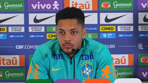 Denunciado pelo STJD, Vitor Roque se defende e não teme suspensão: "Só uma brincadeira"