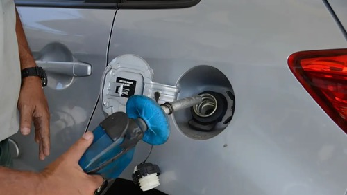 Justiça proíbe posto de exigir que mulher trabalhe de legging