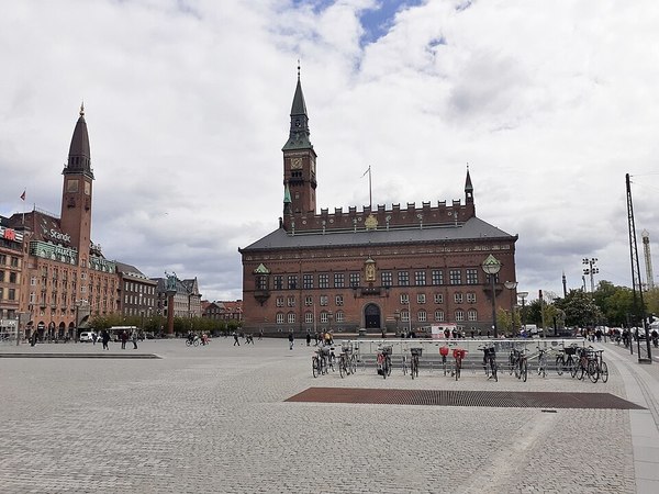 Dinamarca propõe banir acesso a redes sociais para menores de 15 anos