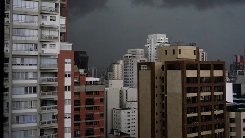 Frente fria traz chuvas intensas e ventos fortes para São Paulo; veja previsão