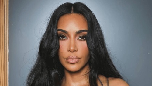 Kim Kardashian chora durante estudos para exame: “Sinto que meu cérebro vai explodir”