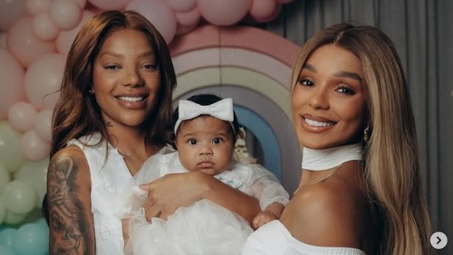 Ludmilla encanta a web ao mostrar mesversário de Zuri