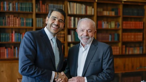 Lula indica Messias para vaga de Barroso no STF