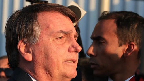 Moraes aponta violação de tornozeleira e risco de fuga de Bolsonaro