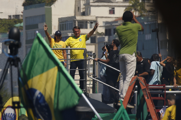 Michelle Bolsonaro critica prisão de Bolsonaro: "Confio na Justiça de Deus"