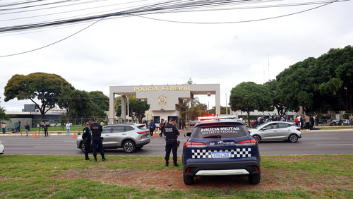 Moraes determinou que prisão de Bolsonaro fosse com respeito e sem algemas