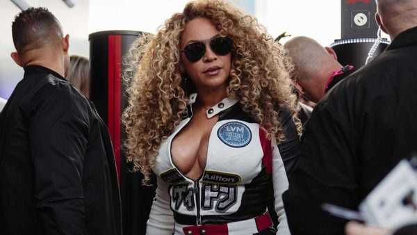 Beyoncé acompanha Grande Prêmio de F1 e dá volta com Lewis Hamilton