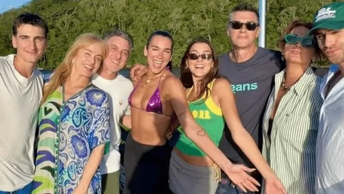 Por que Dua Lipa e outros famosos visitam a mansão de Luciano Huck?