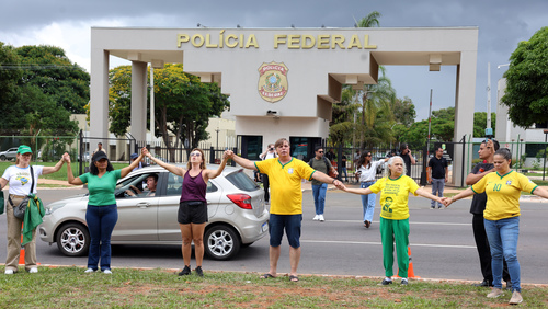 Moraes encerra processo, e Bolsonaro pode começar a cumprir pena de 27 anos e 3 meses