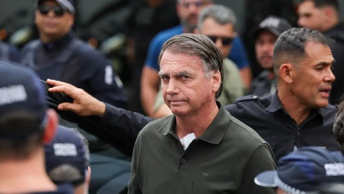 Moraes decide que Bolsonaro continuará preso na superintendência da PF