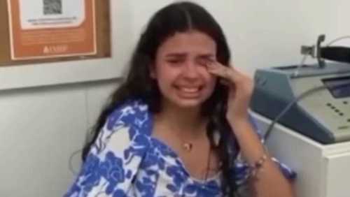 Menina surda de 12 anos ouve a voz da mãe pela primeira vez após implante pelo SUS