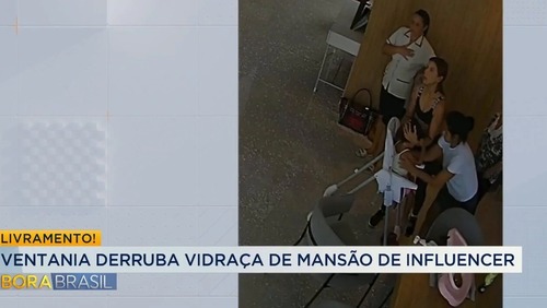 Ventania derruba vidraça de mansão de influencer
