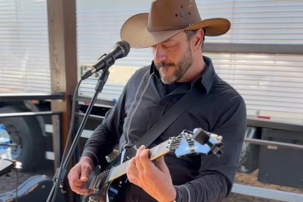 Cantor sertanejo é morto em briga de trânsito no Paraná