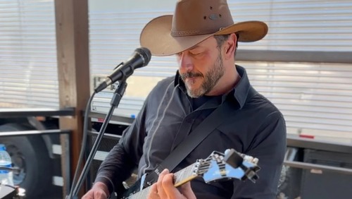 Cantor sertanejo é morto em briga de trânsito no Paraná