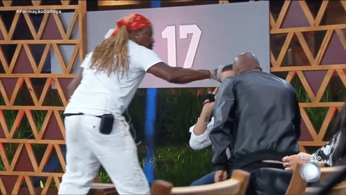 Câmera de "A Fazenda" é demitido após vazamento de áudio durante briga: "Bate nele"