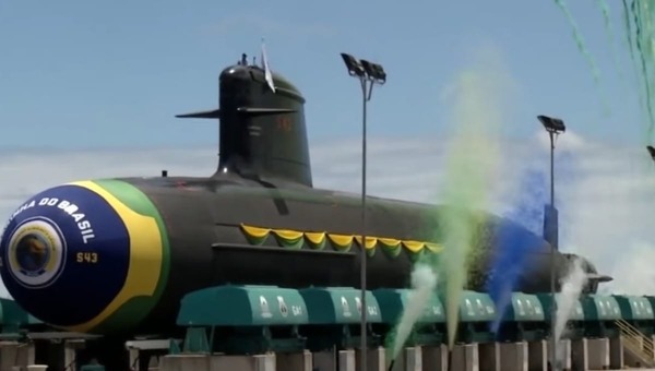 Marinha lança quarto submarino no Rio e avança em programa que prevê embarcação nuclear