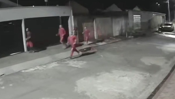 Vídeo: Grupo de detentos é flagrado fugindo de penitenciária em Minas Gerais