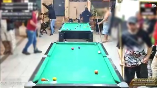 Bandidos invadem live de sinuca e roubam vítimas no Grajaú, SP