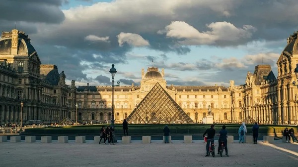 Turistas não-europeus pagarão mais caro para visitar o Louvre; veja os valores
