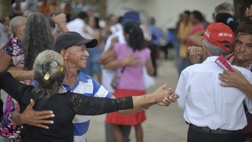 Expectativa de vida no país sobe para 76,6 anos, a maior já registrada