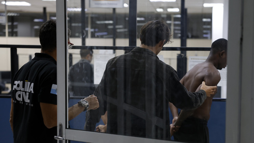 Cinco PMs são presos por crimes em megaoperação no Rio