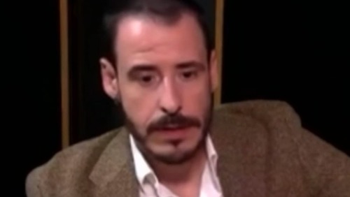 Vídeo mostra momento que Thiago Schutz agride namorada; influenciador é solto após audiência