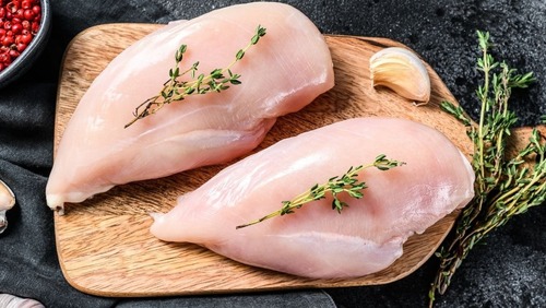 Produção de carne de frango no Brasil tem novo recorde previsto para 2026